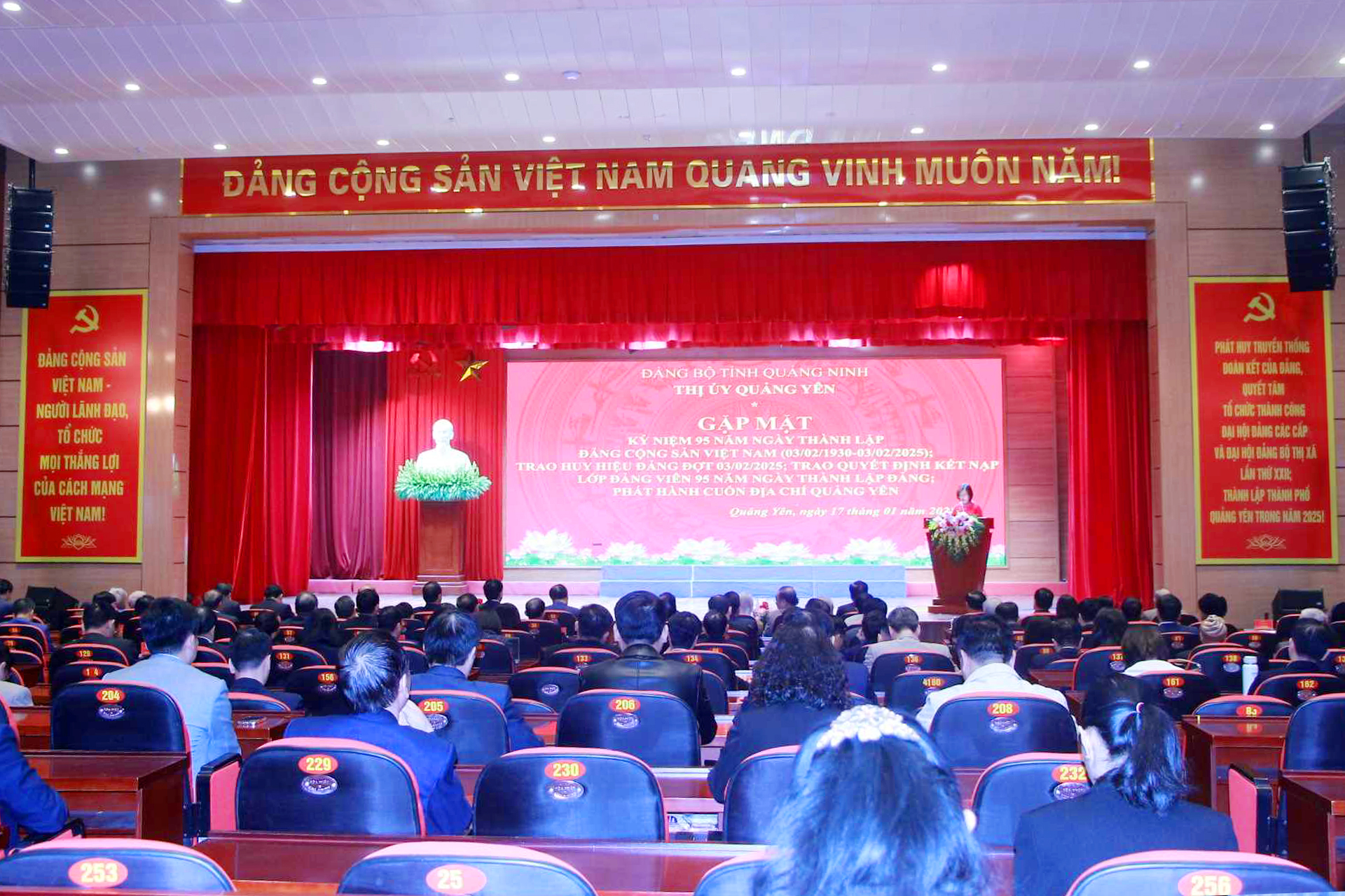 Thị xã Quảng Yên tổ chức gặp mặt Kỷ niệm 95 năm Ngày thành lập Đảng Cộng sản Việt Nam (03/02/1930 – 03/02/2025) và phát hành cuốn Địa chí Quảng Yên